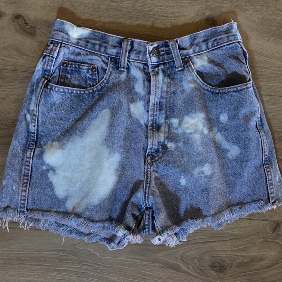 Jordache Vintage Bleach Dyed‎ High Rise Cut Off Shorts - Picture 1 of 5